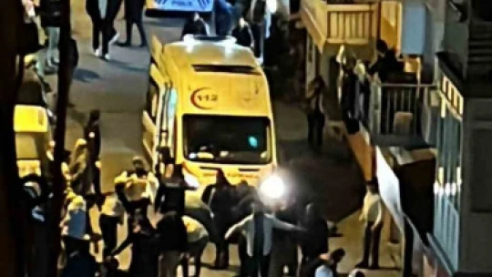 Balkondan düşen adam hayatını kaybetti
