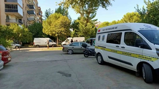 Balkondan düşen genç kadın ağır yaralandı