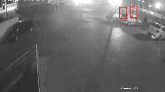 Bankta unutulduktan sonra çalınan döviz dolu çantayı, polis bulup sahibine teslim etti