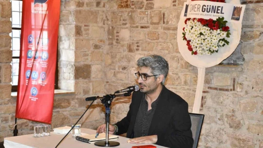 Barış Pehlivan Kuşadası'nda okurlarıyla buluştu