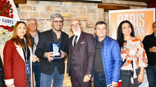 Barış Pehlivan Kuşadası'nda okurlarıyla buluştu