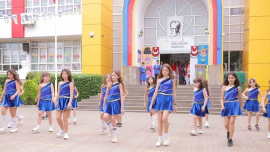 Başak Koleji'nde öğrenciler 23 Nisan coşkusunu velileri ile birlikte yaşadı