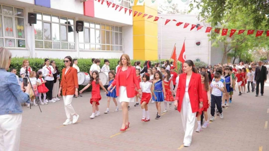 Başak Koleji'nde öğrenciler 23 Nisan coşkusunu velileri ile birlikte yaşadı