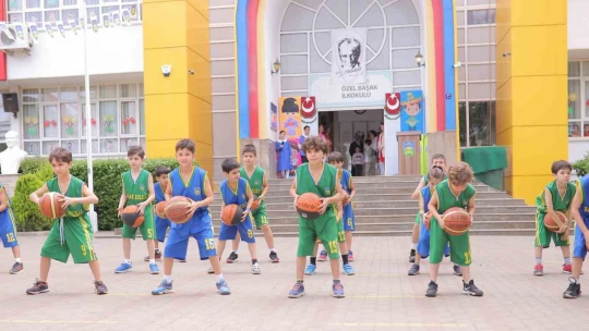 Başak Koleji'nde öğrenciler 23 Nisan coşkusunu velileri ile birlikte yaşadı