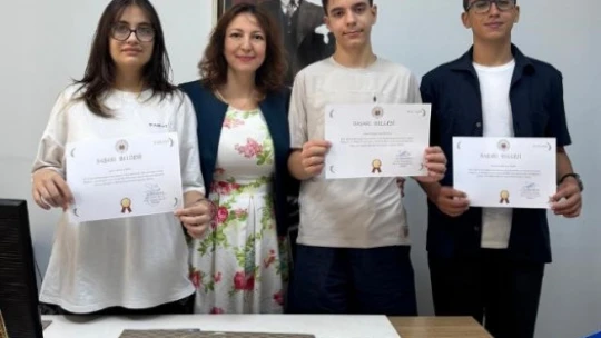 Başarılı öğrencilerden okullarına veda