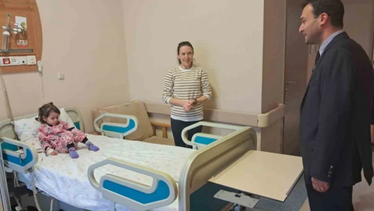 Başhekim Akkaya'dan çocuklara yılbaşı sürprizi