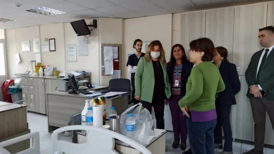 Başhekim Bozbaş sağlık çalışanları ve hastalar ile bir araya geldi