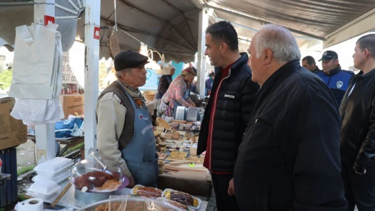 Başkan Arıcı, Çakırbeyli Üretici Pazarı'nda vatandaşlarla buluştu
