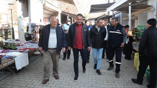 Başkan Arıcı, Çakırbeyli Üretici Pazarı'nda vatandaşlarla buluştu