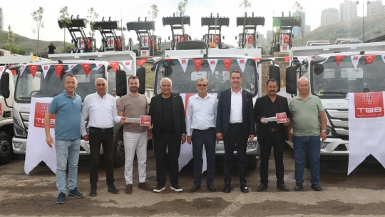 Başkan Arıcı, hibe edilen araçları teslim aldı