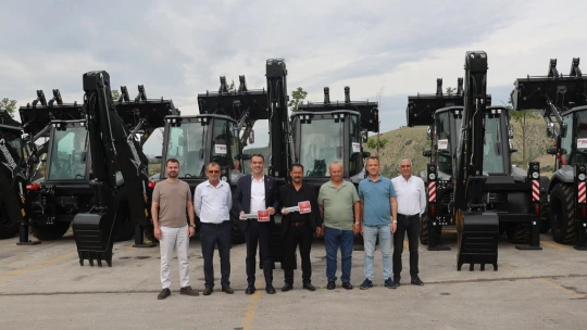 Başkan Arıcı, hibe edilen araçları teslim aldı