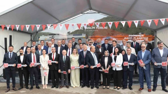 Başkan Arıcı, hibe edilen araçları teslim aldı