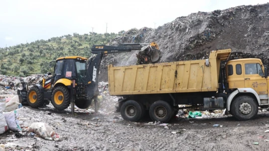 Başkan Arıcı'nın ilk icraatı Koçarlı'yı çöp dağlarında kurtarmak oldu