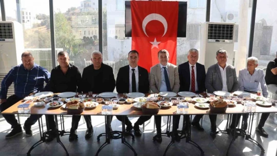 Başkan Arıcı yılın ahisine şed kuşattı