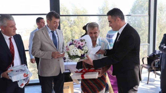 Başkan Arıcı, yılın ahisine şed kuşattı