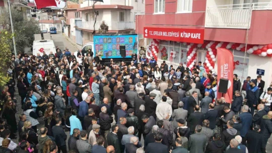 Başkan Atay, 17'inci Kitap Kafe'yi açtı