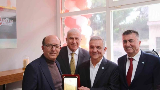 Başkan Atay, 17'inci Kitap Kafe'yi açtı