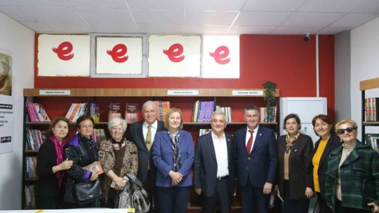 Başkan Atay, 17'inci Kitap Kafe'yi açtı