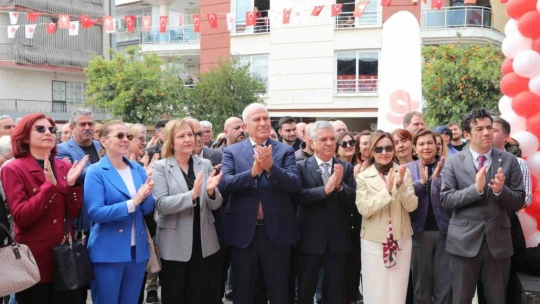 Başkan Atay, Adnan Menderes Kapalı Pazar Yeri'ni hizmete açtı
