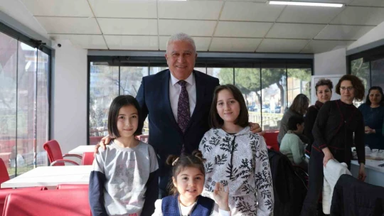 Başkan Atay Hanımevi'nde kadınlarla bir araya geldi
