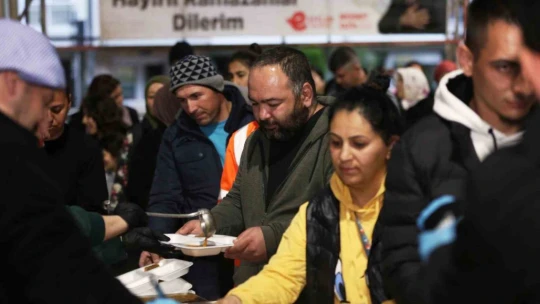 Başkan Atay, iftar sofralarında vatandaşlarla buluşmaya devam ediyor