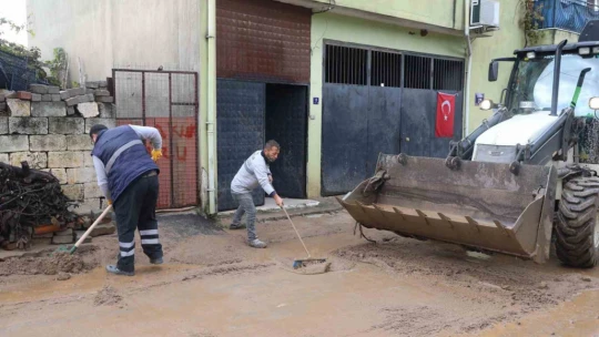 Başkan Atay sel mağduru vatandaşlarla buluştu