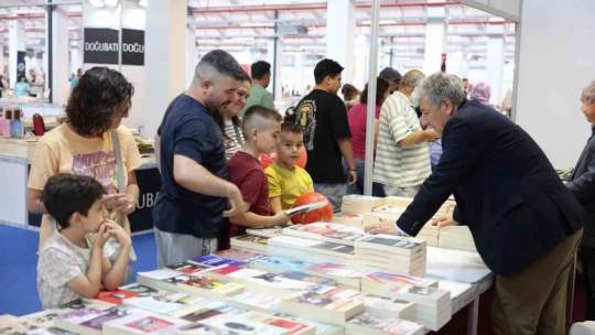 Başkan Çerçioğlu 100 bine yakın kitapseveri Fuar Aydın'da buluşturdu
