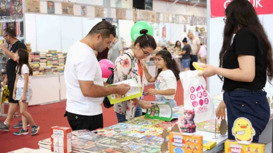 Başkan Çerçioğlu 100 bine yakın kitapseveri Fuar Aydın'da buluşturdu