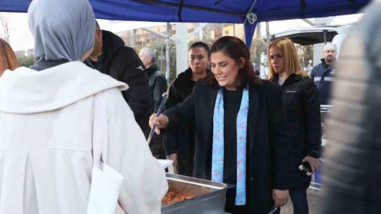 Başkan Çerçioğlu, Atatürk Kent Meydanı'ndaki iftarda vatandaşlarla buluştu