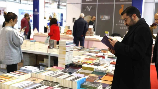 Başkan Çerçioğlu Aydın Kitap Fuarı'nda yazarları ve bilim insanlarını vatandaşlarla buluşturuyor