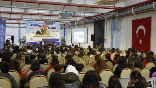 Başkan Çerçioğlu Aydın Kitap Fuarı'nda yazarları ve bilim insanlarını vatandaşlarla buluşturuyor