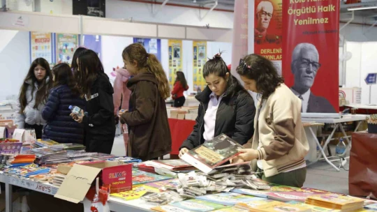 Başkan Çerçioğlu Aydın Kitap Fuarı'nda yazarları ve bilim insanlarını vatandaşlarla buluşturuyor