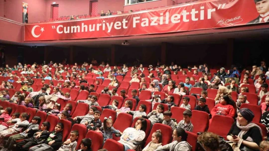 Başkan Çerçioğlu, Aydınlı çocukları tiyatro ile buluşturdu