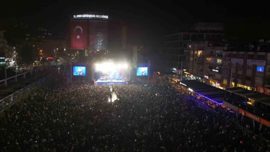 Başkan Çerçioğlu Aydınlılara unutulmaz bir yeni yıl coşkusu yaşattı