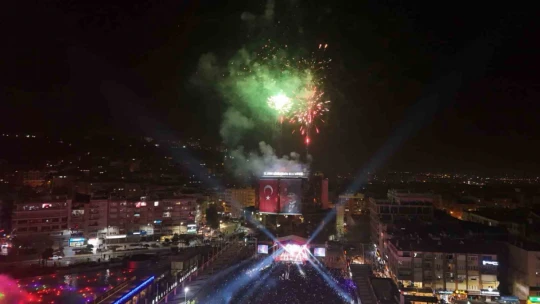 Başkan Çerçioğlu Aydınlılara unutulmaz bir yeni yıl coşkusu yaşattı