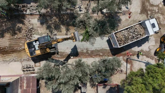 Başkan Çerçioğlu Buharkent'in yollarını yeniliyor