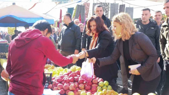 Başkan Çerçioğlu Çarşamba Pazarı'nda vatandaşlarla buluştu