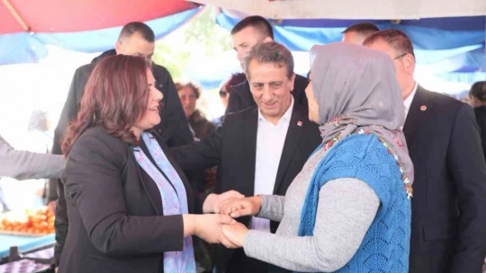 Başkan Çerçioğlu Çarşamba Pazarı'nda vatandaşlarla buluştu