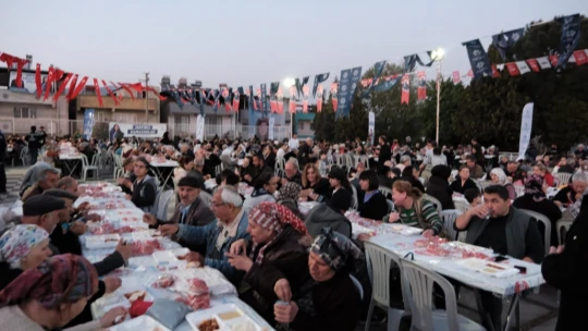 Başkan Çerçioğlu, Çeştepe'de vatandaşlarla iftarda buluştu