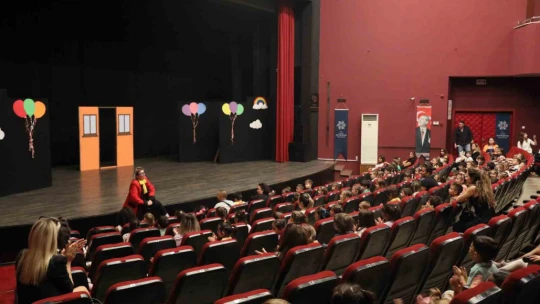 Başkan Çerçioğlu, çocukları tiyatro ile buluşturdu