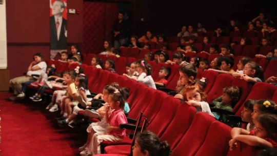 Başkan Çerçioğlu, çocukları tiyatro ile buluşturdu