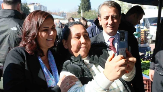 Başkan Çerçioğlu, Cumartesi Pazarı'nda vatandaşlarla buluştu