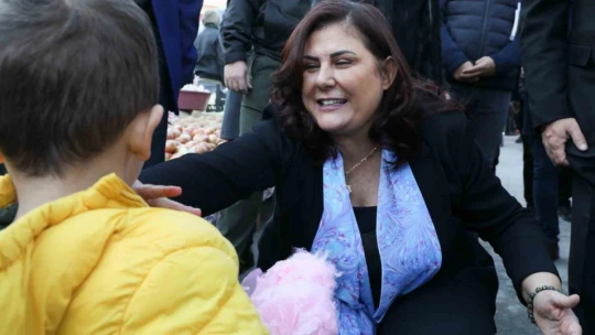 Başkan Çerçioğlu, Cumartesi Pazarı'nda vatandaşlarla buluştu