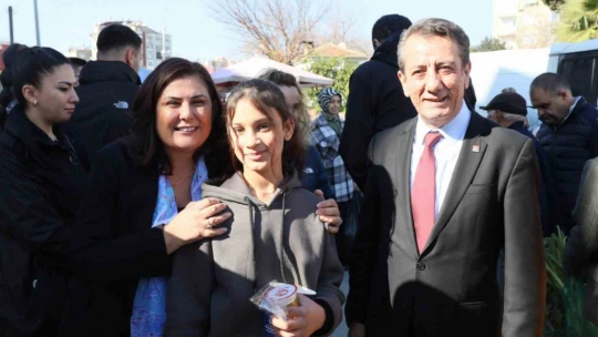 Başkan Çerçioğlu, Cumartesi Pazarı'nda vatandaşlarla buluştu