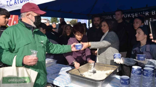 Başkan Çerçioğlu Didim pazarında vatandaşlarla buluştu