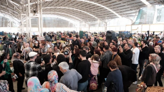 Başkan Çerçioğlu, Efeler Kapalı Pazaryeri'nde vatandaşlarla buluştu