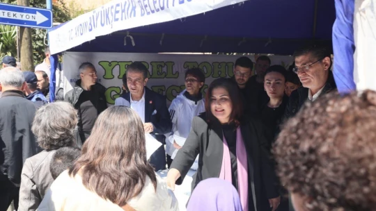 Başkan Çerçioğlu, Efeler Pazar Pazarı'nda on binlerce fideyi vatandaşlarla buluşturdu