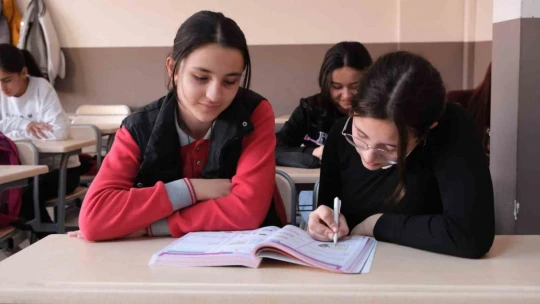 Başkan Çerçioğlu, her yaştan öğrencilere yönelik eğitimleri devam ediyor