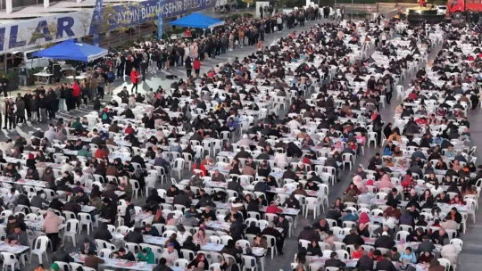 Başkan Çerçioğlu, iftar sofrasında vatandaşlarla bir araya geldi