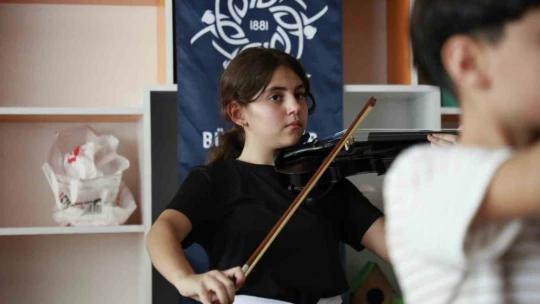 Başkan Çerçioğlu ile Aydınlı minikler keman öğreniyor